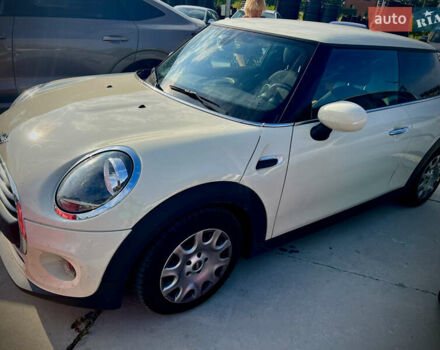 Білий Міні Hatch, об'ємом двигуна 1.5 л та пробігом 56 тис. км за 17000 $, фото 2 на Automoto.ua