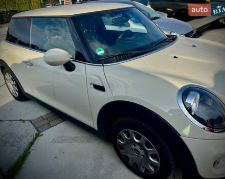 Білий Міні Hatch, об'ємом двигуна 1.5 л та пробігом 56 тис. км за 17000 $, фото 1 на Automoto.ua