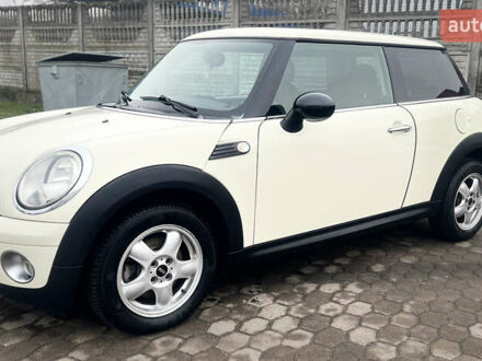Мини Hatch 2008 в Костополе на Automoto.ua Белый Мини Hatch, объемом двигателя 1.4 л и пробегом 123 тыс. км за 6000 $, фото 1 на Automoto.ua