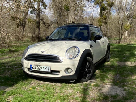 Мини Hatch 2008 в Лубнах на Automoto.ua Белый Мини Hatch, объемом двигателя 1.6 л и пробегом 245 тыс. км за 4500 $, фото 1 на Automoto.ua