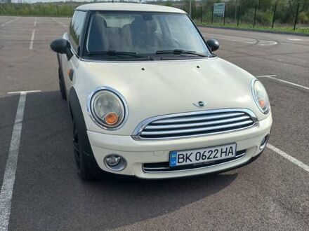 Белый Мини Hatch, объемом двигателя 1.4 л и пробегом 20 тыс. км за 5000 $, фото 1 на Automoto.ua