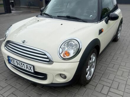 Белый Мини Hatch, объемом двигателя 1.6 л и пробегом 136 тыс. км за 8950 $, фото 1 на Automoto.ua