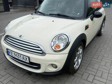 Белый Мини Hatch, объемом двигателя 1.6 л и пробегом 133 тыс. км за 8500 $, фото 1 на Automoto.ua