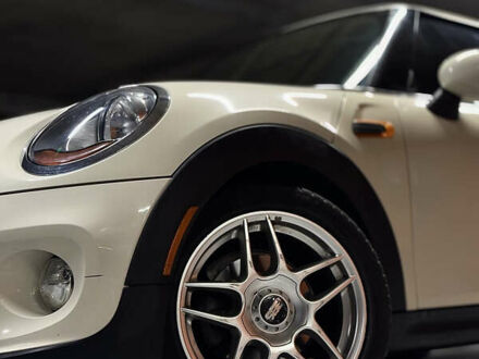Мини Hatch 2014 в Киеве на Automoto.ua Белый Мини Hatch, объемом двигателя 1.5 л и пробегом 125 тыс. км за 12800 $, фото 1 на Automoto.ua