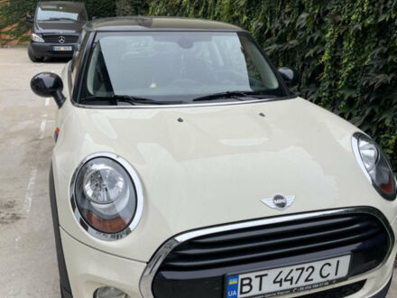 Білий Міні Hatch, об'ємом двигуна 1.5 л та пробігом 44 тис. км за 15000 $, фото 1 на Automoto.ua