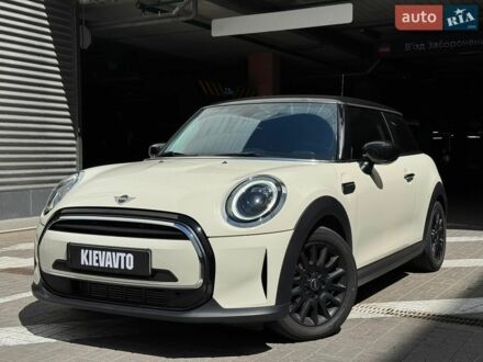 Белый Мини Hatch, объемом двигателя 1.5 л и пробегом 35 тыс. км за 26500 $, фото 1 на Automoto.ua