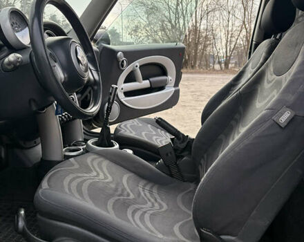 Черный Мини Hatch, объемом двигателя 1.6 л и пробегом 251 тыс. км за 3790 $, фото 11 на Automoto.ua