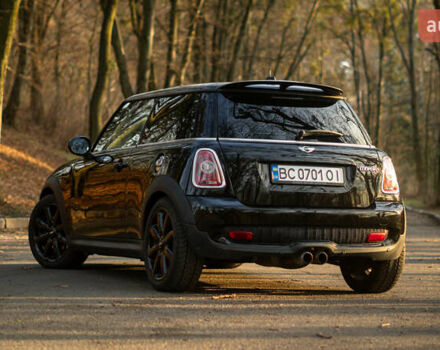 Черный Мини Hatch, объемом двигателя 1.6 л и пробегом 190 тыс. км за 8954 $, фото 2 на Automoto.ua