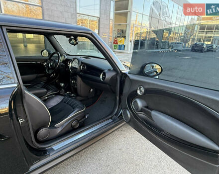 Чорний Міні Hatch, об'ємом двигуна 1.6 л та пробігом 120 тис. км за 6500 $, фото 17 на Automoto.ua