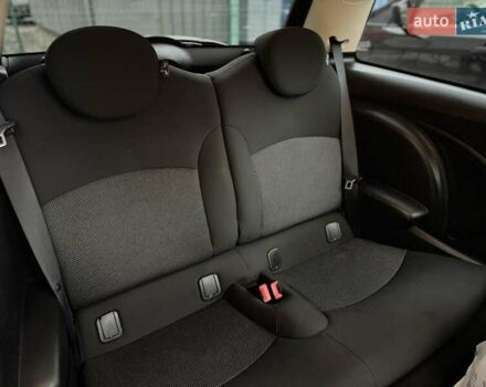 Черный Мини Hatch, объемом двигателя 1.6 л и пробегом 249 тыс. км за 12000 $, фото 43 на Automoto.ua