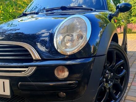 Черный Мини Hatch, объемом двигателя 1.6 л и пробегом 200 тыс. км за 4100 $, фото 1 на Automoto.ua