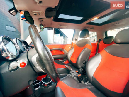 Черный Мини Hatch, объемом двигателя 1.6 л и пробегом 192 тыс. км за 5990 $, фото 1 на Automoto.ua