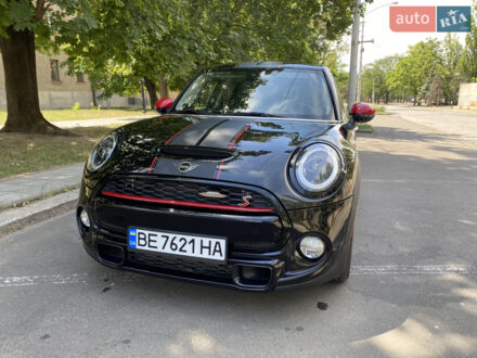 Чорний Міні Hatch, об'ємом двигуна 2 л та пробігом 58 тис. км за 17200 $, фото 1 на Automoto.ua