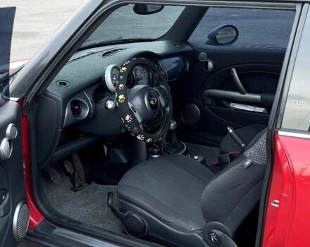 Красный Мини Hatch, объемом двигателя 1.6 л и пробегом 207 тыс. км за 4400 $, фото 7 на Automoto.ua