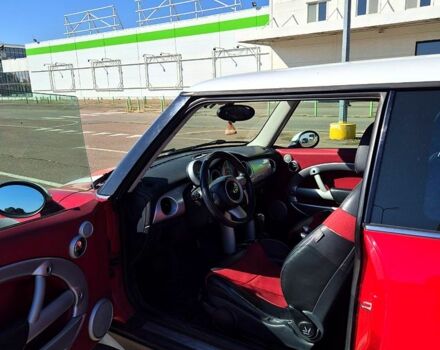 Красный Мини Hatch, объемом двигателя 1.6 л и пробегом 167 тыс. км за 5600 $, фото 11 на Automoto.ua