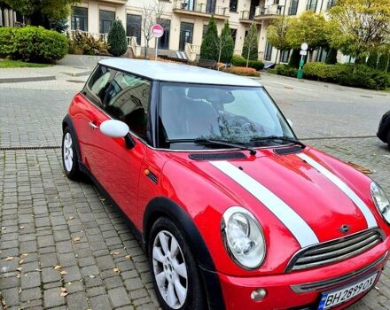 Красный Мини Hatch, объемом двигателя 1.6 л и пробегом 167 тыс. км за 5600 $, фото 3 на Automoto.ua