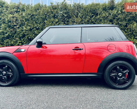 Красный Мини Hatch, объемом двигателя 1.6 л и пробегом 133 тыс. км за 6300 $, фото 1 на Automoto.ua