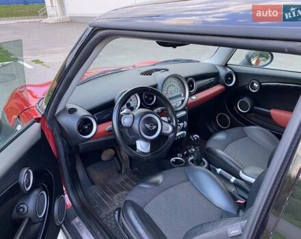 Красный Мини Hatch, объемом двигателя 1.6 л и пробегом 130 тыс. км за 5500 $, фото 5 на Automoto.ua