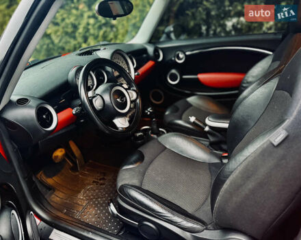 Красный Мини Hatch, объемом двигателя 1.6 л и пробегом 133 тыс. км за 6300 $, фото 7 на Automoto.ua