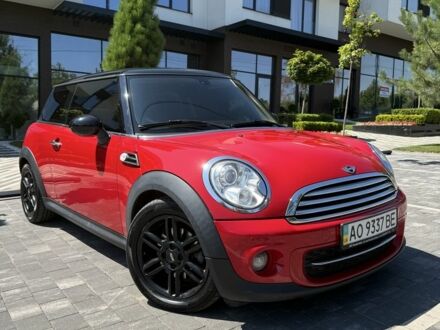 Красный Мини Hatch, объемом двигателя 2 л и пробегом 140 тыс. км за 8494 $, фото 1 на Automoto.ua