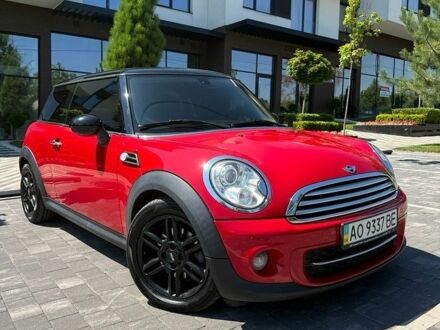 Красный Мини Hatch, объемом двигателя 2 л и пробегом 140 тыс. км за 8900 $, фото 1 на Automoto.ua