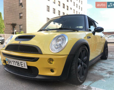 Желтый Мини Hatch, объемом двигателя 1.6 л и пробегом 150 тыс. км за 9200 $, фото 6 на Automoto.ua