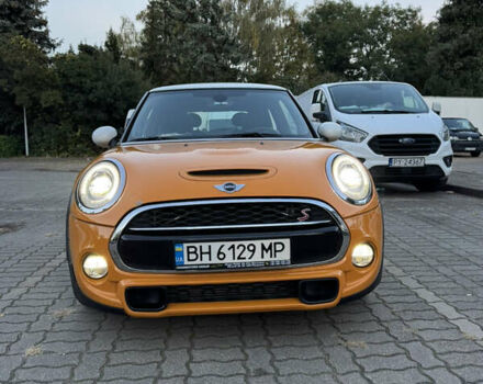 Желтый Мини Hatch, объемом двигателя 2 л и пробегом 150 тыс. км за 11900 $, фото 1 на Automoto.ua