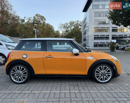 Желтый Мини Hatch, объемом двигателя 2 л и пробегом 150 тыс. км за 11900 $, фото 2 на Automoto.ua