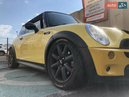 Жовтий Міні Hatch, об'ємом двигуна 1.6 л та пробігом 150 тис. км за 9200 $, фото 1 на Automoto.ua
