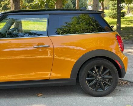 Помаранчевий Міні Hatch, об'ємом двигуна 1.5 л та пробігом 122 тис. км за 12490 $, фото 4 на Automoto.ua