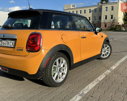 Оранжевый Мини Hatch, объемом двигателя 1.5 л и пробегом 156 тыс. км за 12700 $, фото 1 на Automoto.ua