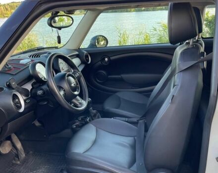 Білий Міні Mini, об'ємом двигуна 1.6 л та пробігом 128 тис. км за 9300 $, фото 6 на Automoto.ua