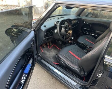 Черный Мини Ван, объемом двигателя 1.6 л и пробегом 210 тыс. км за 5500 $, фото 4 на Automoto.ua