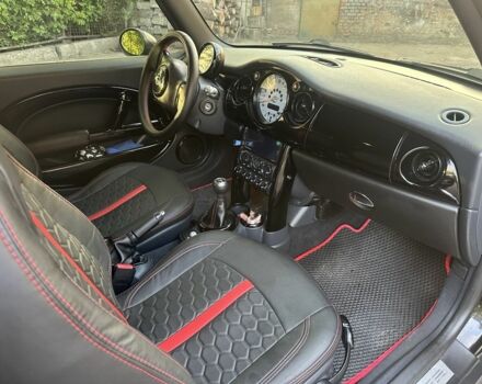 Черный Мини Ван, объемом двигателя 1.6 л и пробегом 210 тыс. км за 5500 $, фото 3 на Automoto.ua