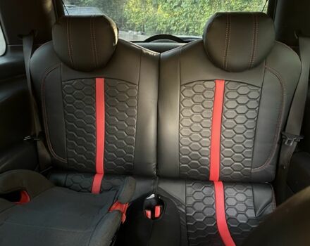 Черный Мини Ван, объемом двигателя 1.6 л и пробегом 210 тыс. км за 5500 $, фото 7 на Automoto.ua