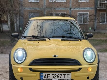 Желтый Мини Ван, объемом двигателя 1.6 л и пробегом 236 тыс. км за 5200 $, фото 1 на Automoto.ua