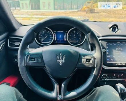 Белый Мазерати Гибли, объемом двигателя 2.98 л и пробегом 130 тыс. км за 27000 $, фото 13 на Automoto.ua