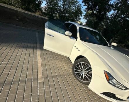 Белый Мазерати Гибли, объемом двигателя 3 л и пробегом 119 тыс. км за 20900 $, фото 2 на Automoto.ua