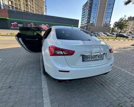 Белый Мазерати Гибли, объемом двигателя 3 л и пробегом 119 тыс. км за 20900 $, фото 3 на Automoto.ua