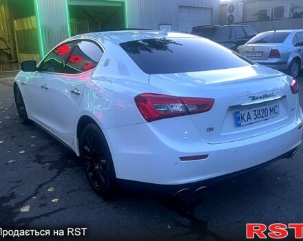 Белый Мазерати Гибли, объемом двигателя 3 л и пробегом 80 тыс. км за 20000 $, фото 5 на Automoto.ua