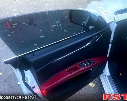 Белый Мазерати Гибли, объемом двигателя 3 л и пробегом 80 тыс. км за 20000 $, фото 4 на Automoto.ua