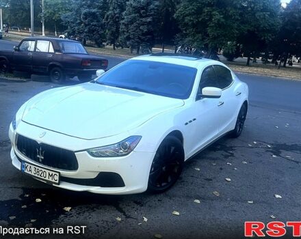 Белый Мазерати Гибли, объемом двигателя 3 л и пробегом 80 тыс. км за 20000 $, фото 1 на Automoto.ua