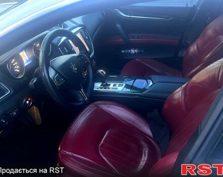 Белый Мазерати Гибли, объемом двигателя 3 л и пробегом 80 тыс. км за 20000 $, фото 2 на Automoto.ua