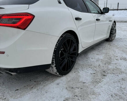 Білий Мазераті Ghibli, об'ємом двигуна 2.98 л та пробігом 67 тис. км за 25000 $, фото 13 на Automoto.ua