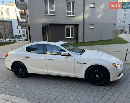 Белый Мазерати Гибли, объемом двигателя 2.98 л и пробегом 111 тыс. км за 22500 $, фото 4 на Automoto.ua