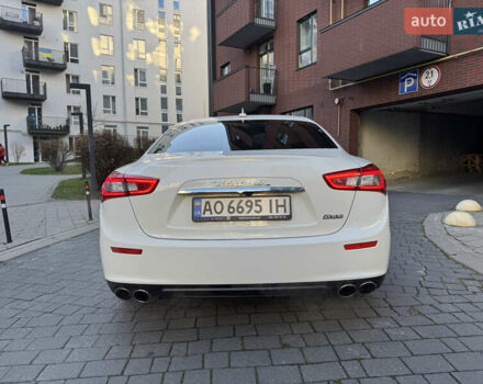 Белый Мазерати Гибли, объемом двигателя 2.98 л и пробегом 111 тыс. км за 22500 $, фото 13 на Automoto.ua