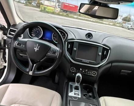 Мазераті Ghibli 2014 у Тячеве на Automoto.ua Білий Мазераті Ghibli, об'ємом двигуна 2.98 л та пробігом 111 тис. км за 25000 $, фото 15 на Automoto.ua