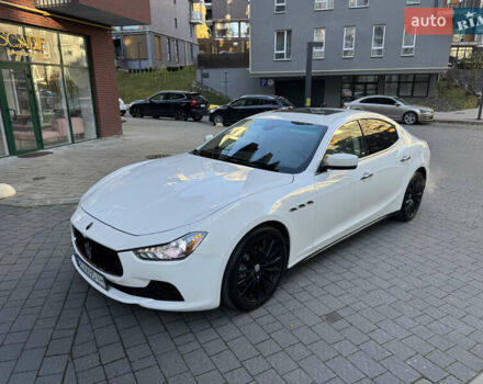 Белый Мазерати Гибли, объемом двигателя 2.98 л и пробегом 111 тыс. км за 22500 $, фото 7 на Automoto.ua