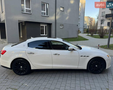 Белый Мазерати Гибли, объемом двигателя 2.98 л и пробегом 111 тыс. км за 22500 $, фото 9 на Automoto.ua