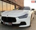 Белый Мазерати Гибли, объемом двигателя 3 л и пробегом 71 тыс. км за 32500 $, фото 1 на Automoto.ua